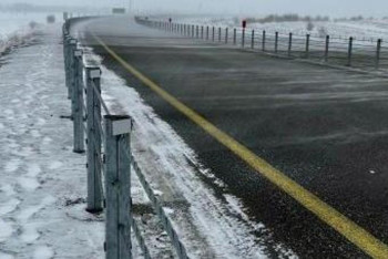 Фотография к новости: Қарағанды облысында жол бойындағы тростық тосқауылдар сыналды