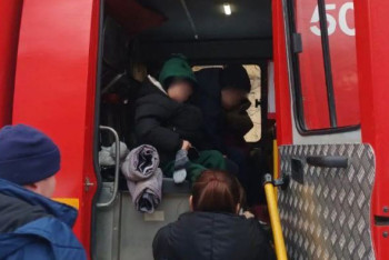 Фотография к новости: Ақтөбеде өрт сөндірушілер алты адамды құтқарды