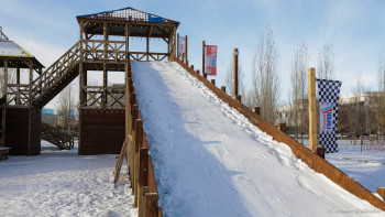 Фотография к новости: Қостанайда жаңа жылдық сырғанақты бұзу кезінде жұмысшы қаза тапты