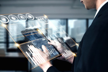 Фотография к новости: "Әлемдегі ең ақылды ЖИ": Маск жаңартылған чат-ботты таныстырды