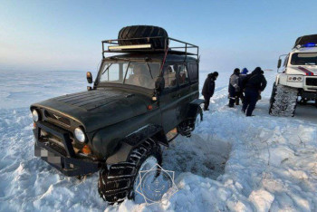 Фотография к новости: Ұлытауда жолда қалған төрт адам құтқарылды