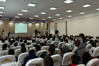 Фотография к новости: "Тәртіпті өзіңнен баста": Қонаев прокурорлары оқушылармен кездесті