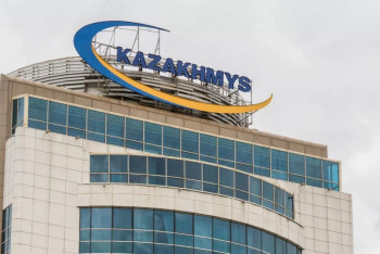 Фотография к новости: "Қазақмыс"  қаза тапқандардың отбасыларына көмек көрсетеді