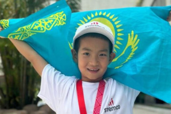 Фотография к новости: Елордалық жеті жасар оқушы халықаралық ғылыми олимпиадада алтын медаль алды