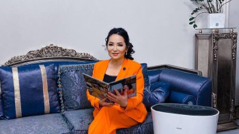 Фотография к новости: "Осы қалпыңнан тайма". Қайрат Нұртастың анасы келініне батасын берді