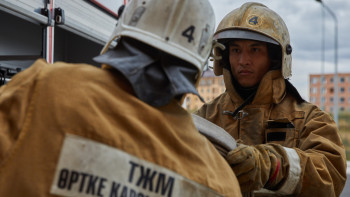 Фотография к новости: Алматыда қаупі жоғары өрт сөндіріліп жатыр