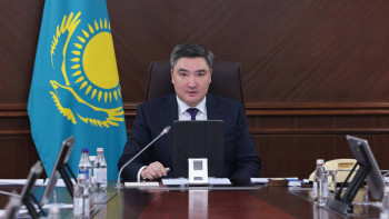 Фотография к новости: Бектенов Ұлытаудағы шахта апаты салдарынан қаза тапқандардың отбасыларына көңіл айтты