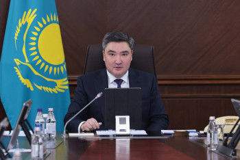 Фотография к новости: Бектенов Ұлытаудағы шахта апаты салдарынан қаза тапқандардың отбасыларына көңіл айтты