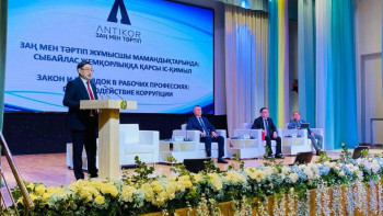 Фотография к новости: Антикор Жұмысшы мамандықтар жылы аясында түлектермен кездесу өткізді