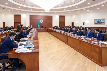 Фотография к новости: Бектенов кәсіпкерлермен көлік-логистика саласын дамытуды талқылады