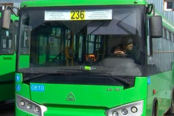 Фотография к новости: 170 қызметкер ақшасыз жүр: ашынған алматылық автобус жүргізушілері ашуға мінді