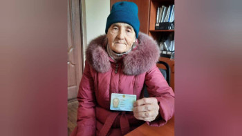 Фотография к новости: Өскеменде 78 жастағы тұрғын алғаш рет жеке куәлігін алды