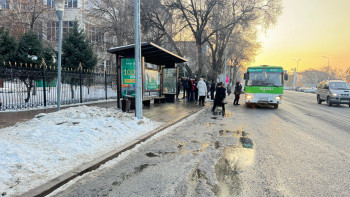 Фотография к новости: Талдықорған қар-мұзын кімдер күреп жүр