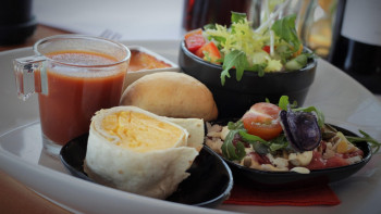 Фотография к новости: Түскі астан соң ұйқыңыз келмес үшін не жеу керек