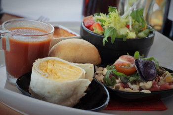 Фотография к новости: Түскі астан соң ұйқыңыз келмес үшін не жеу керек