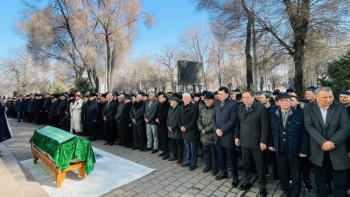 Фотография к новости: Алматыда жазушы Дулат Исабековті ақтық сапарға шығарып салды