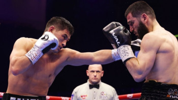 Фотография к новости: Дмитрий Бивол жартылай ауыр салмақта абсолютті чемпион атанды