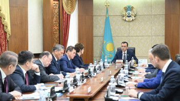 Фотография к новости: Сенаторлар Палата отырысында әскери қызмет туралы заңды қарайды