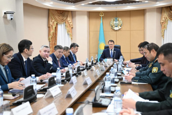 Фотография к новости: Сенатта биологиялық қауіпсіздіктің қазіргі жағдайы мен болашағы талқыланды