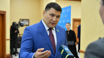 Фотография к новости: "Берген уәдемді орындауға тырыстым". Берденов Мәжіліспен қоштасты