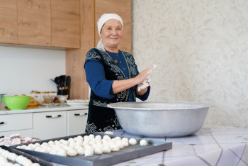 Фотография к новости: Май шайқап, құрт сатқан кәсіпкер ана