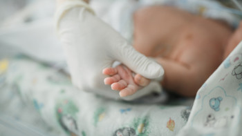 Фотография к новости: Өскеменде үйде босанған әйелдің сәбиі өлі туған