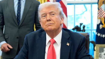 Фотография к новости: Трамп Зеленскийді "диктатор" деп атаған сөздерінен бас тартты