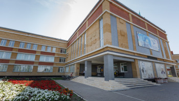 Фотография к новости: Ауылдағы мұғалімдер көбірек жалақы ала ма?