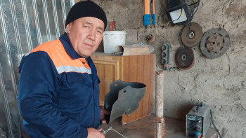 Фотография к новости: Жұмысшы мамандықтары жылы: темірден түйін түйген шебер