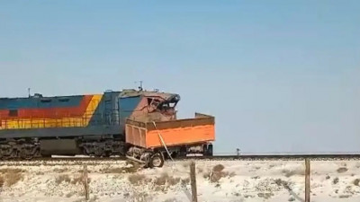 Атырауда 11 вагон рельстен шығып кетті, зардап шеккендер бар