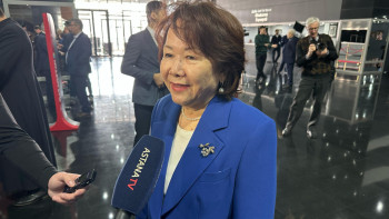 Фотография к новости: “Біз туған жерге табан тіреп тұрмыз ғой”: Жазушы Алғыс айту күнінің мәнін түсіндірді