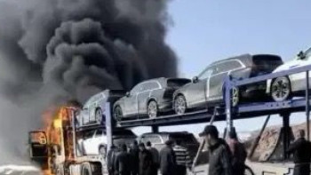 Фотография к новости: Алматыда су жаңа көліктер өртеніп кетті