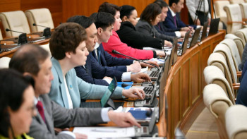 Фотография к новости: Жасанды интеллект шенеуніктерді алмастыра ала ма? – Депутат пен ChatGPT жауабы