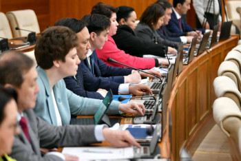 Фотография к новости: Жасанды интеллект шенеуніктерді алмастыра ала ма? – Депутат пен ChatGPT жауабы