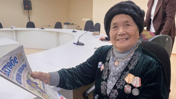 Фотография к новости: Жасы 84-ке келген әже курс оқып жүр