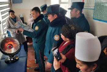 Фотография к новости: Әжетханада босанып қалған әйел бесінші баласына жүкті екенін білмеген