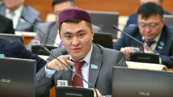 Фотография к новости: Депутат дабыл қақты: Оқушылар тапсырманы ChatGPT-ге салып отыра береді