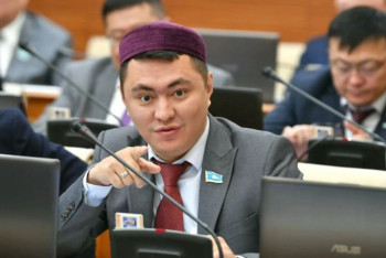 Фотография к новости: Депутат дабыл қақты: Оқушылар тапсырманы ChatGPT-ге салып отыра береді