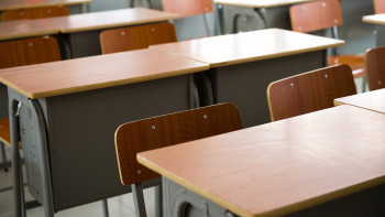 Фотография к новости: Сүйіп, тұншықтырған: Мұғалім 9 жастағы оқушыға тиіскен