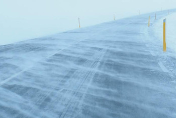 Боран салдарынан екі өңірде жол жабылды