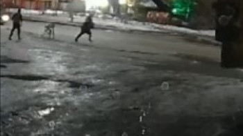 Фотография к новости: Астанада белгісіз біреулердің оғаш әрекеттері видеоға түсіп қалды