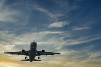 Фотография к новости: Дәрігер ұшақта есін жоғалтқан жолаушының өмірін сақтап қалды