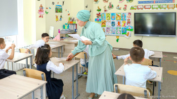 Фотография к новости: Астана әкімдігі қаланың ең сұлу жас мұғаліміне іздеу салды