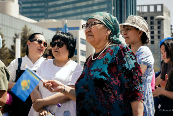 Фотография к новости: 8 наурызға орай әйелдерге 20 мың теңге берілетін болды