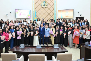 Фотография к новости: Мәулен Әшімбаев: Көктем мерекесімен шын жүректен құттықтаймын