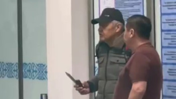 Фотография к новости: Тоқаев Алматы әуежайында адамды кепілге алу жағдайы жөнінде хабардар