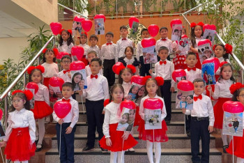 Фотография к новости: Астанада мектеп оқушылары арасында "Рақмет, ана" челленджі басталды