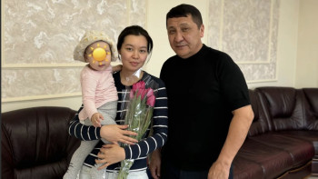 Фотография к новости: “Екінші рет дүниеге келдім”: әуежайда кепілге алынған қыз