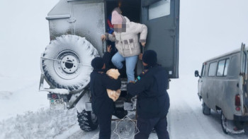 Фотография к новости: ТЖМ құтқарушылары 11 баланы эвакуациялады