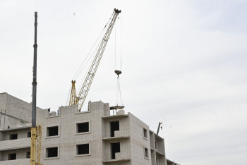 Фотография к новости: Ақтөбедегі "сақалды" құрылыстар жыры қашан бітеді?